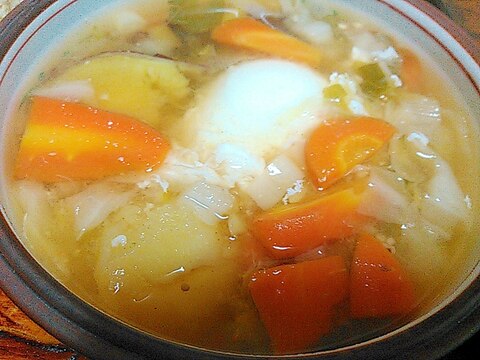 秋冬のとれたて野菜と卵の味噌スープ